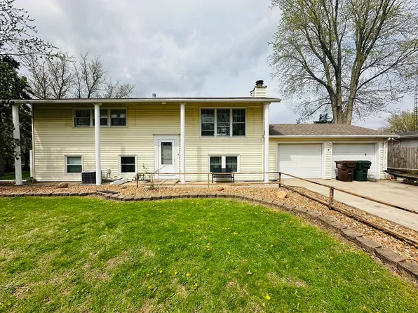 3789 E Lakeview Dr, Kankakee, IL 60901