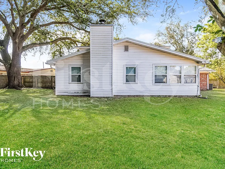 8801 Coventry Ct — Photo 15