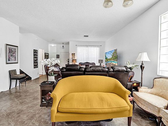 4th image of 7081 Chesapeake Cir