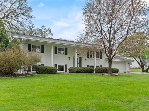 6972 Hickory Dr NE, Fridley, MN 55432