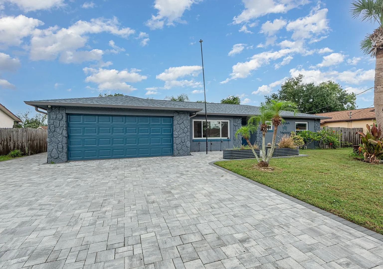 986 Sycamore Drive — Photo 3