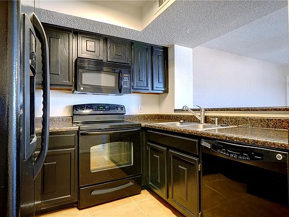 5th image of 3113 Sondra Dr APT 102