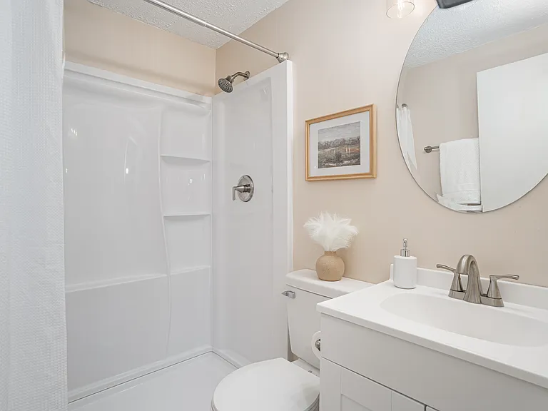 210 Adkins Cir — Photo 14