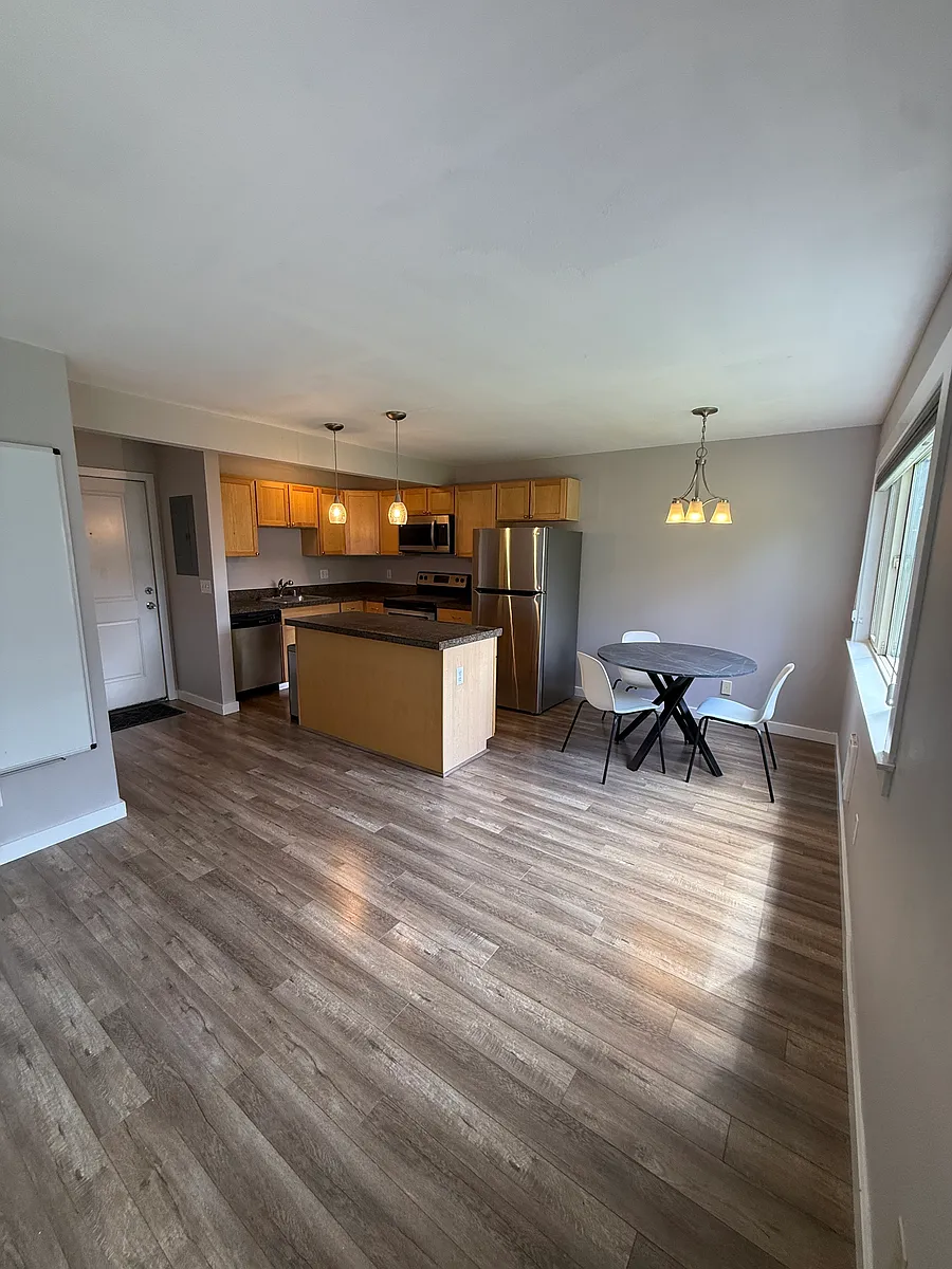 Building Photo - 1116 S 27th St #D201