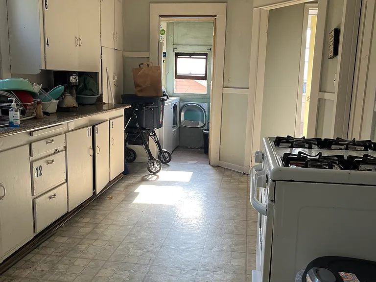 4716 9th Ave NE #5 — Photo 3