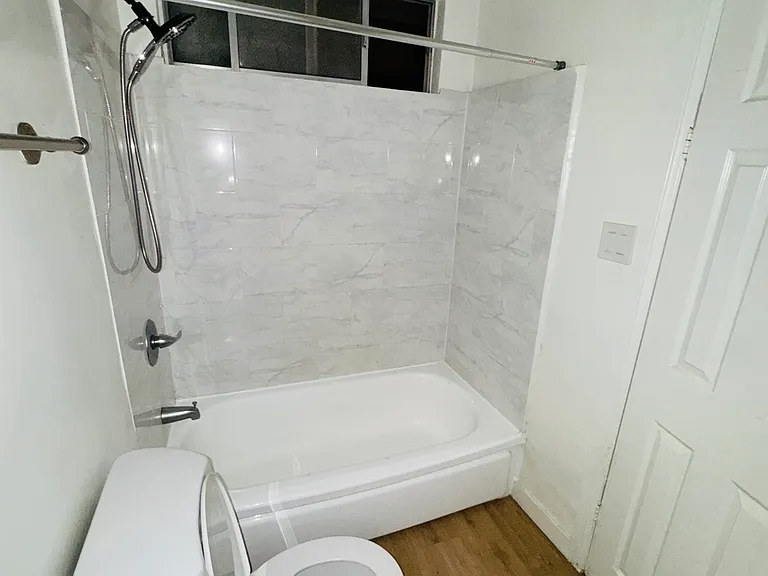 6248 Woodman Ave #17 — Photo 9