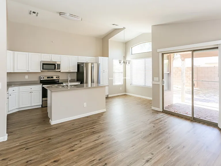 6418 W Magnolia St — Photo 8