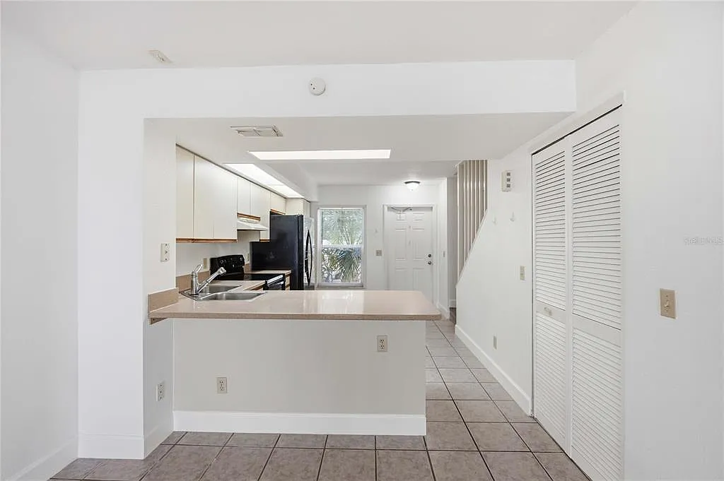2 bed, 2.5 bath, 1298 sqft, $1,395 — Photo 4