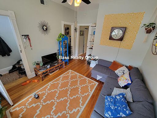 3rd image of 2042 W Homer St #1