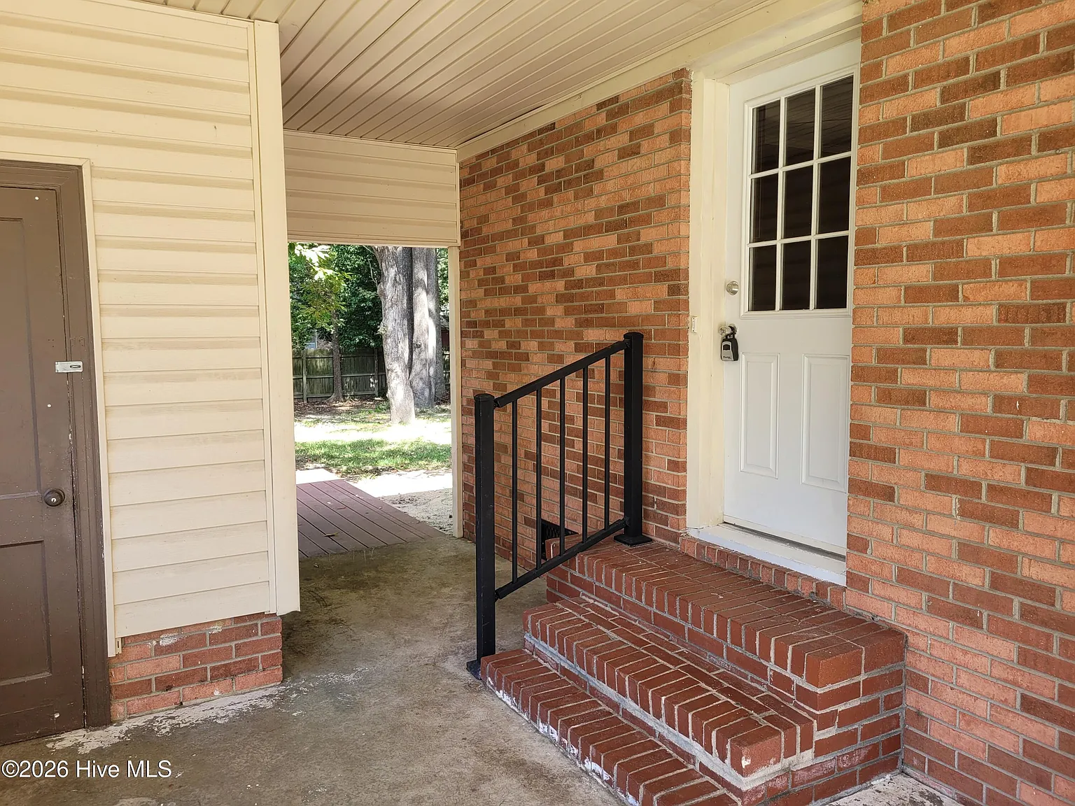3 bed, 2.5 bath, 1418 sqft, $2,500 — Photo 2
