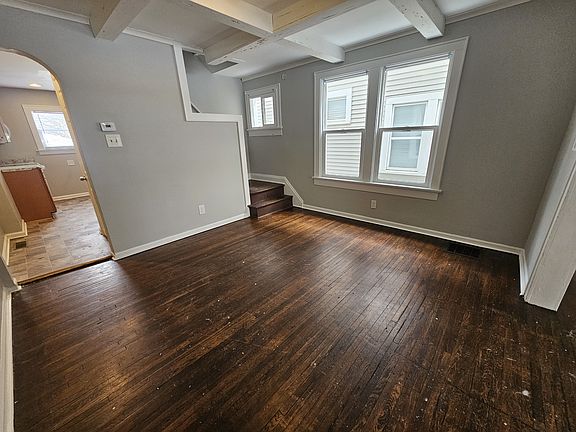 5th image of 614 S Ogden Ave