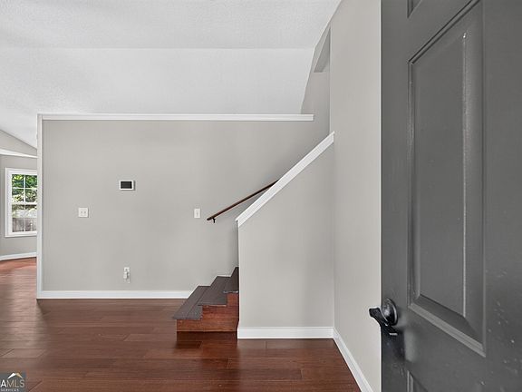 4th image of 185 Wyngate Ct