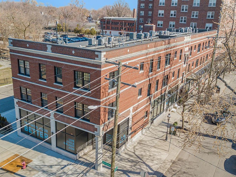 1st image of 302-1400 Van Dyke St #302