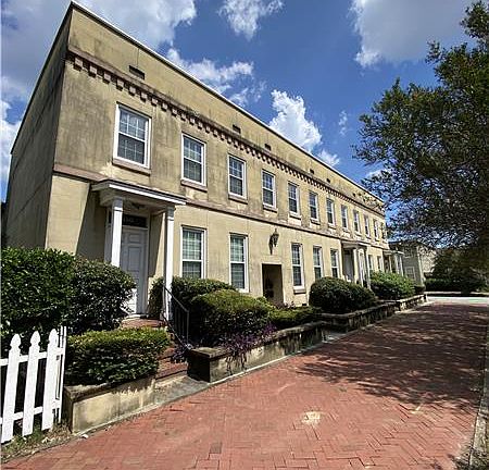 2nd image of 410 1/2 E Hall St