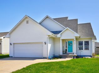 221 N 15th Ave, Winterset, IA 50273