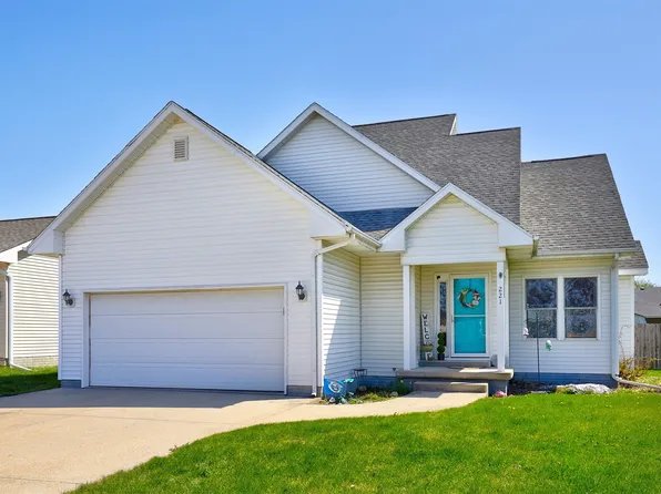 221 N 15th Ave, Winterset, IA 50273