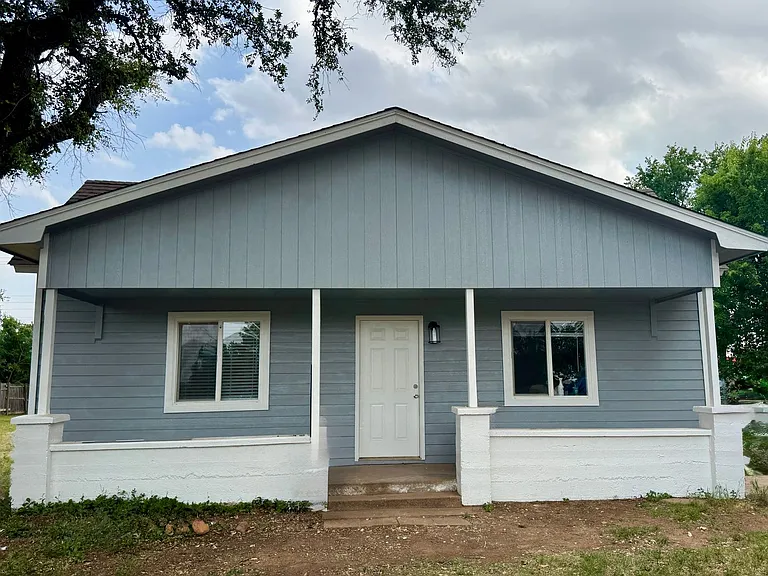 406 G St — Photo 1