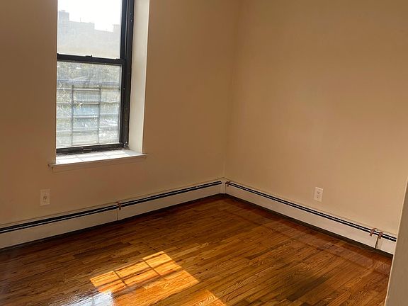 3rd image of 901 E 179th St #342