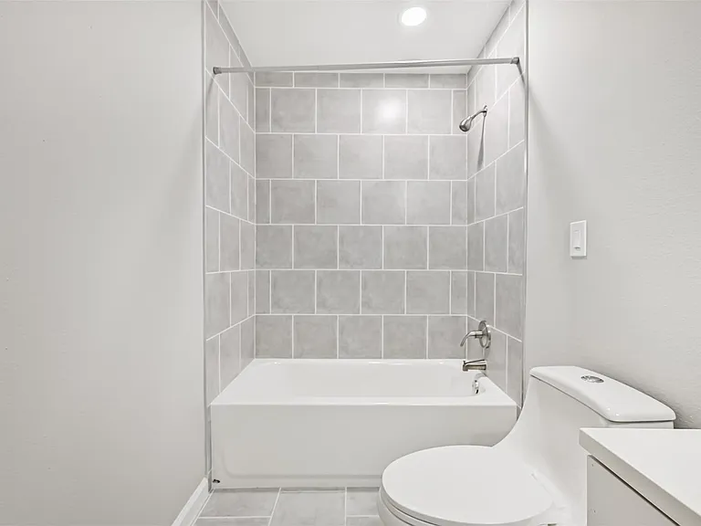5220 Krueger Dr — Photo 35