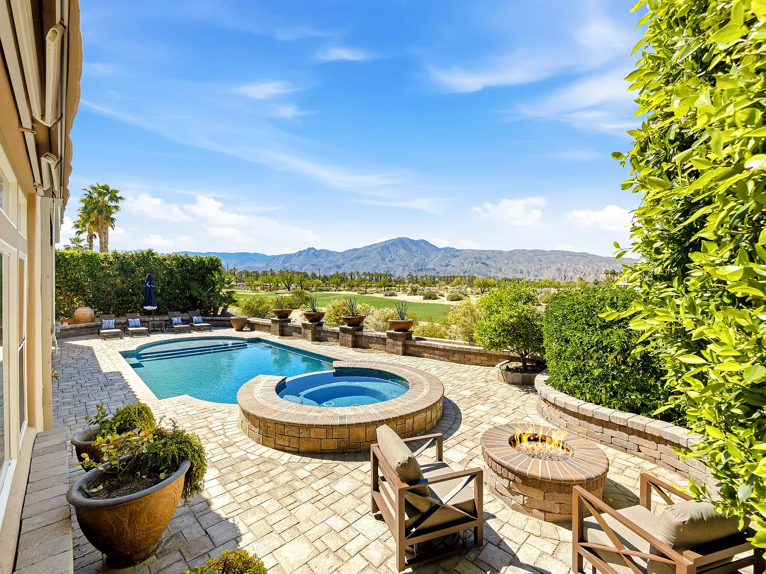 5 bed, 4.5 bath, 4357 sqft, $25,000 — Photo 2