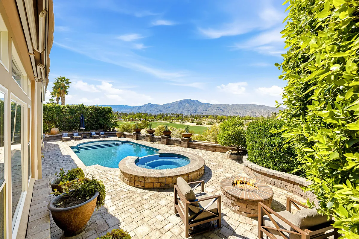 Building Photo - 55705 Turnberry Way