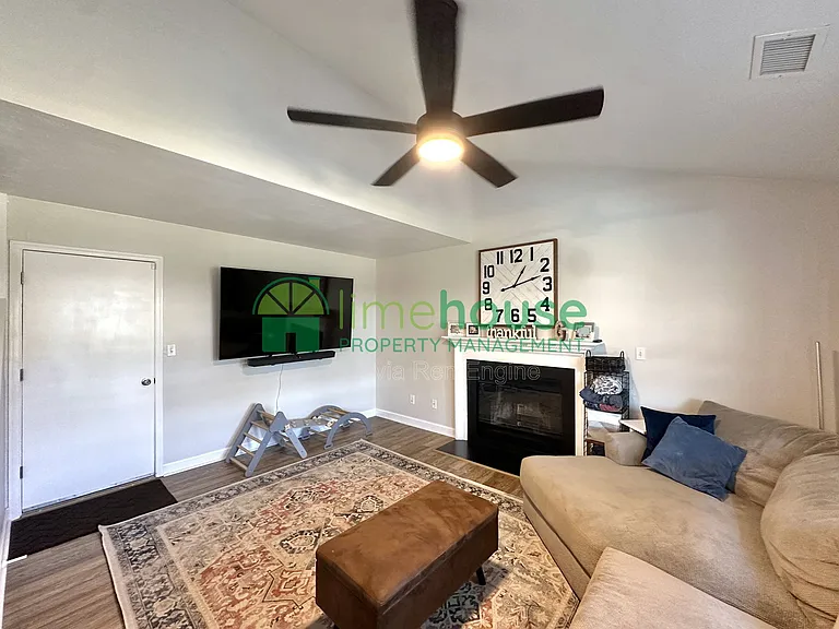 1112 Seabright Ct — Photo 5