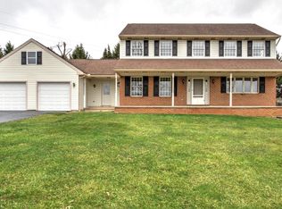 1806 Briarcreek Ln, Middletown, PA 17057