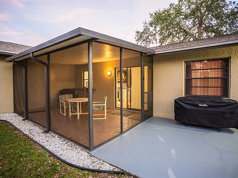 2719 Forest Knoll Dr — Photo 19