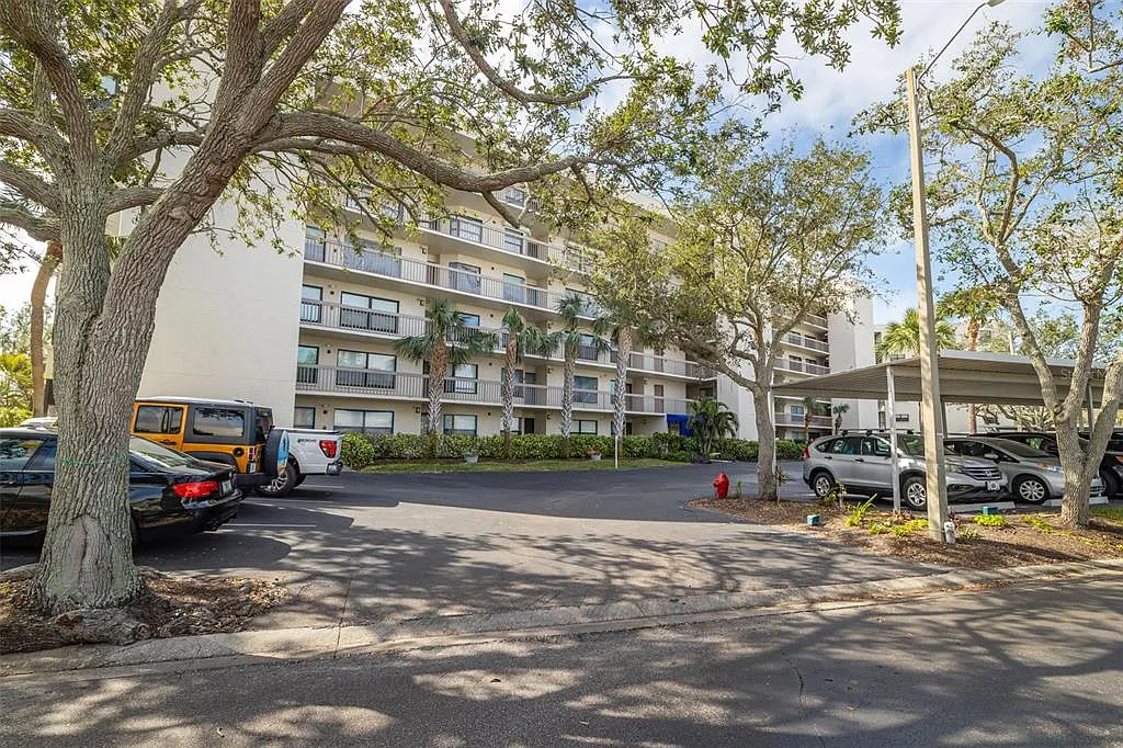 1 bed, 1.5 bath, 875 sqft, $1,900 — Photo 1