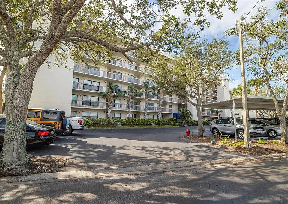 1316 Pasadena Ave S #204