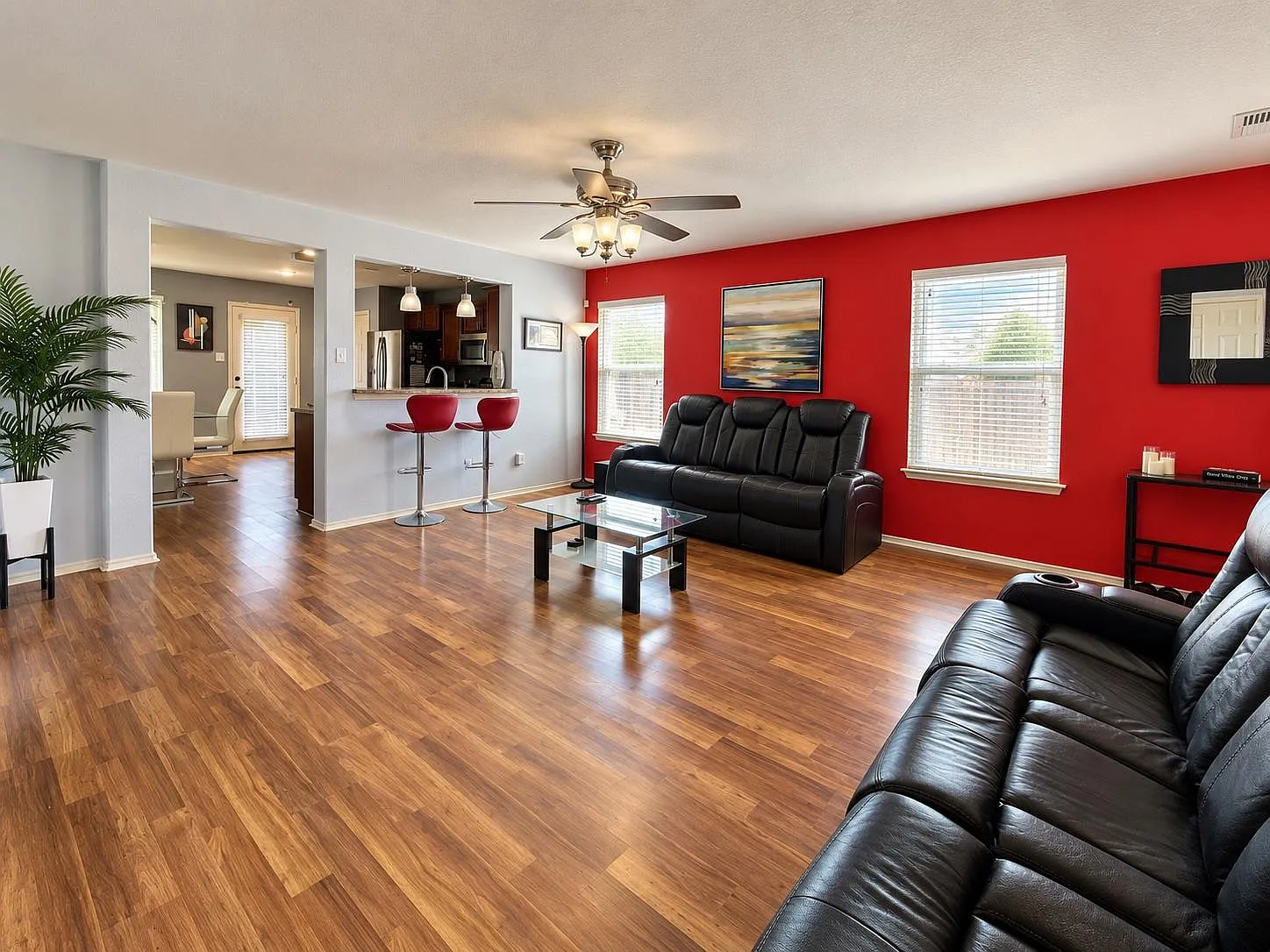 4 bed, 2.0 bath, 1561 sqft, $1,850 — Photo 4