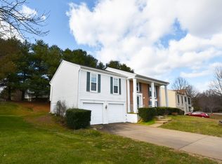 4 Leamington Rd, Fredericksburg, VA 22406