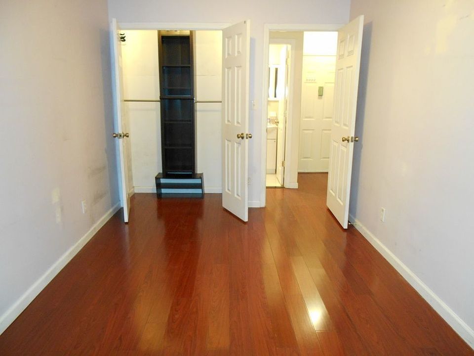 2nd image of 3215 47th St APT 2F