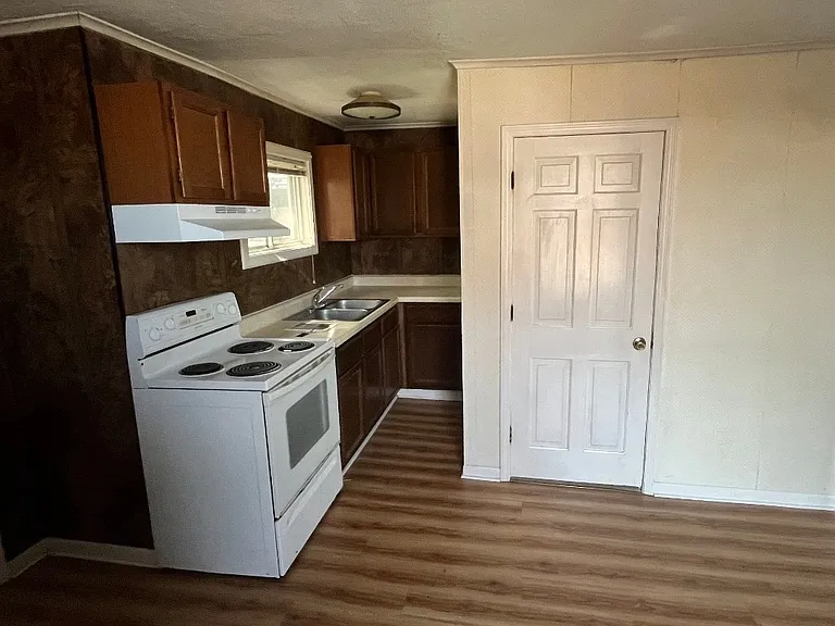 411 Court St — Photo 3