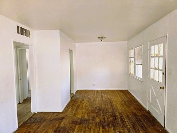 4th image of 412 S Maryland Pkwy #1