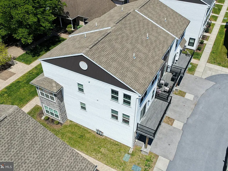 121 High Pointe Dr #38 — Photo 35
