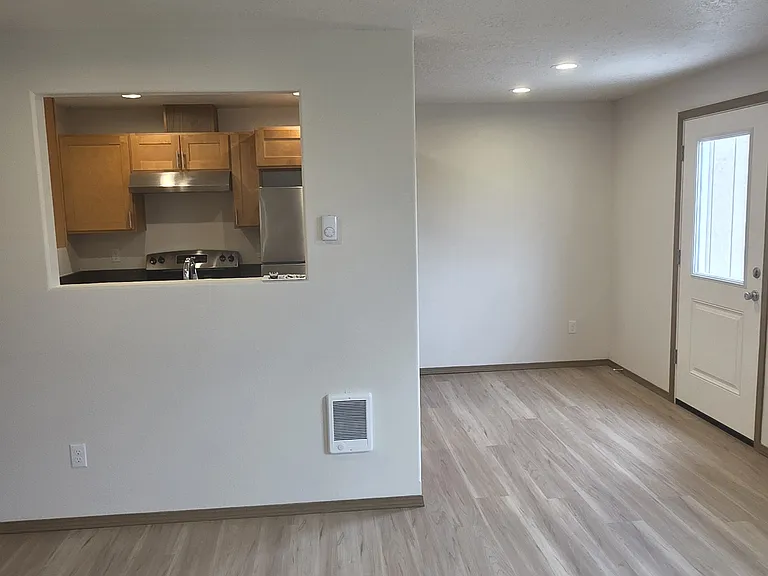 391-393 Clover St #1 — Photo 14