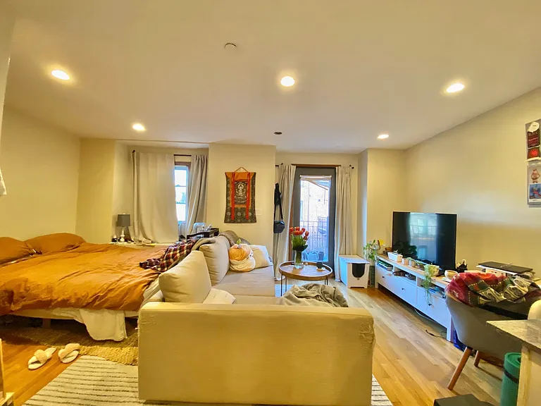 57 Clarendon St #6 — Photo 14