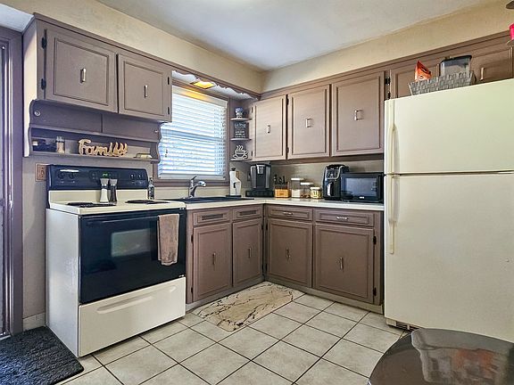 4th image of 1111 Luther Ave