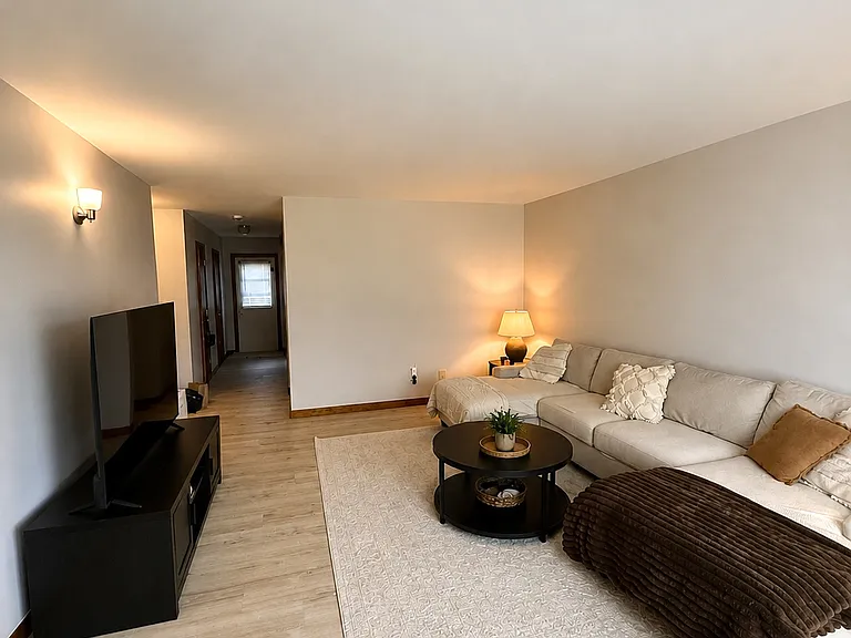 69 Northwest Dr #60 — Photo 4