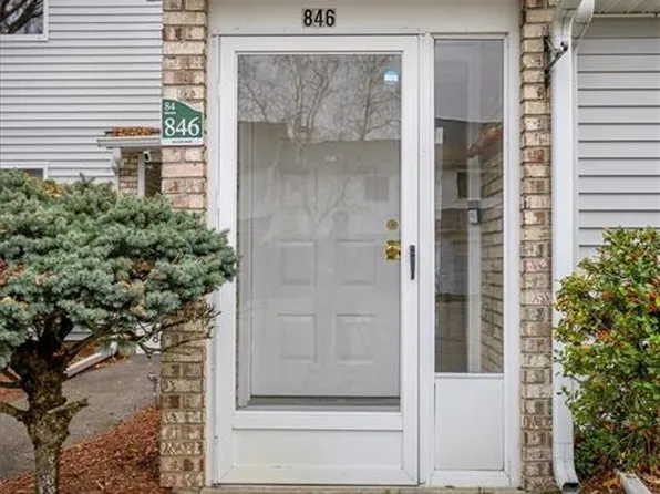 846 Halifax Dr, Warwick, RI 02886