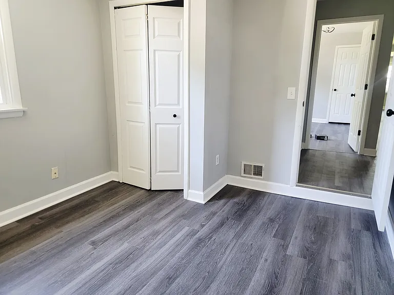 452 Graythorn Rd — Photo 4