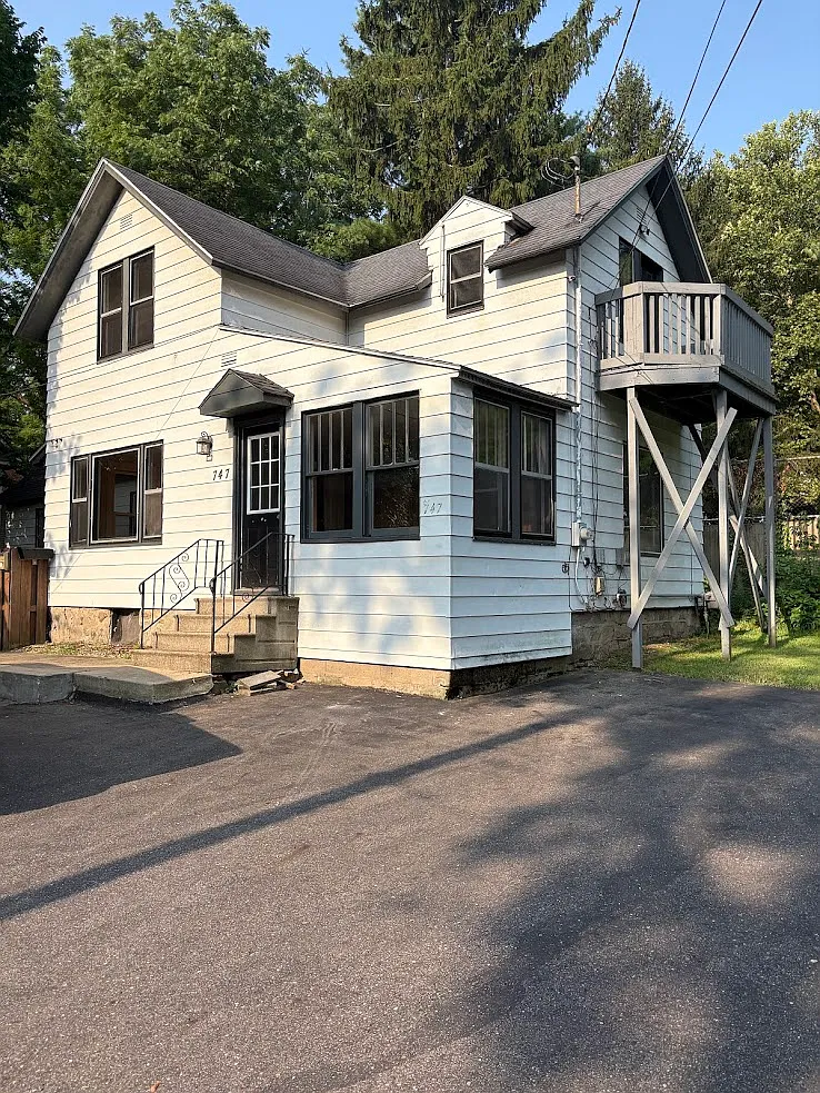 4 bed, 1116 sqft, $1,900 — Photo 2