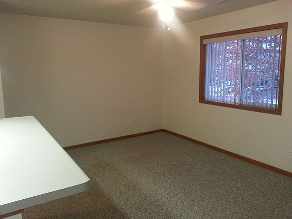 4th image of 528 N Dubuque St #23