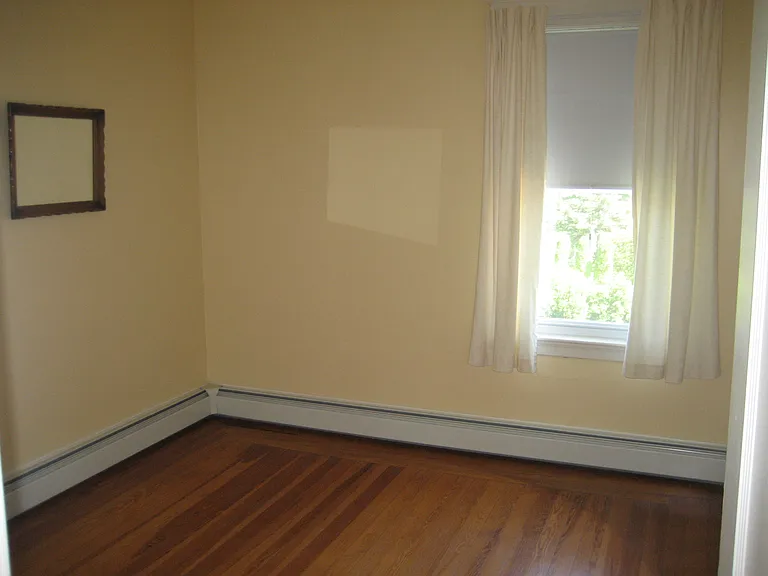 637 Wood St #2 — Photo 6