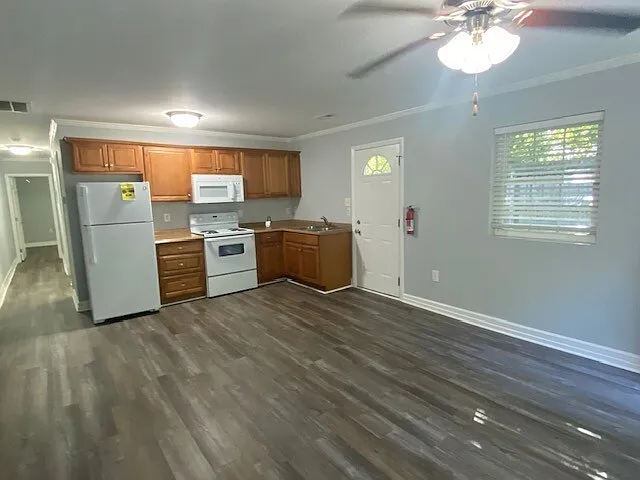 2 bed, 1.0 bath, 750 sqft, $1,100 — Photo 3