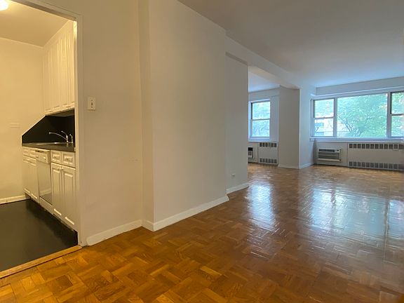4th image of 30 W 60th St APT 2H