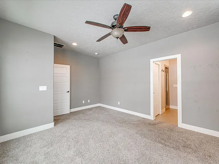 3313 Dewey St — Photo 18