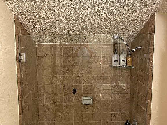 3rd image of 501 Caravaca Dr