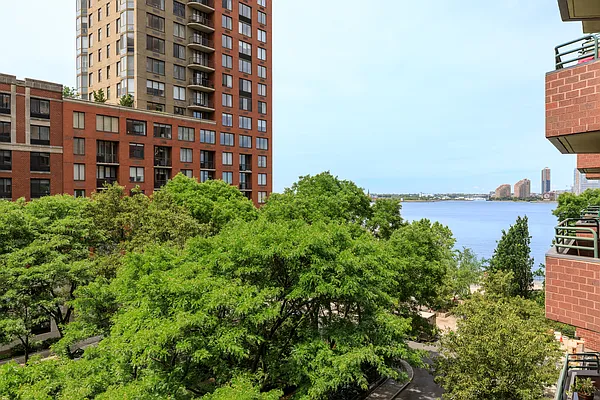 Rented by Compass | media 32